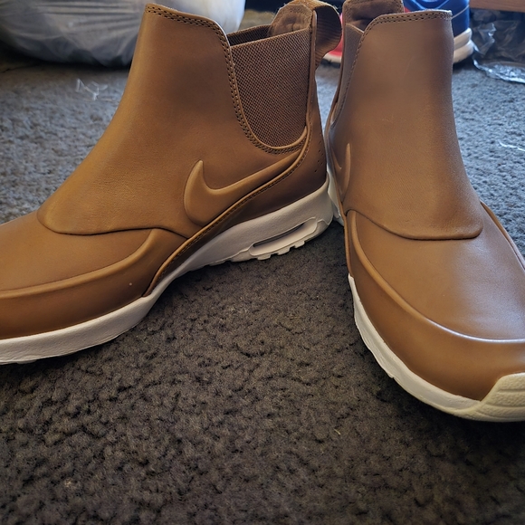 Nike Woman's Brown Slip-On Sneakers - Picture 4 of 7